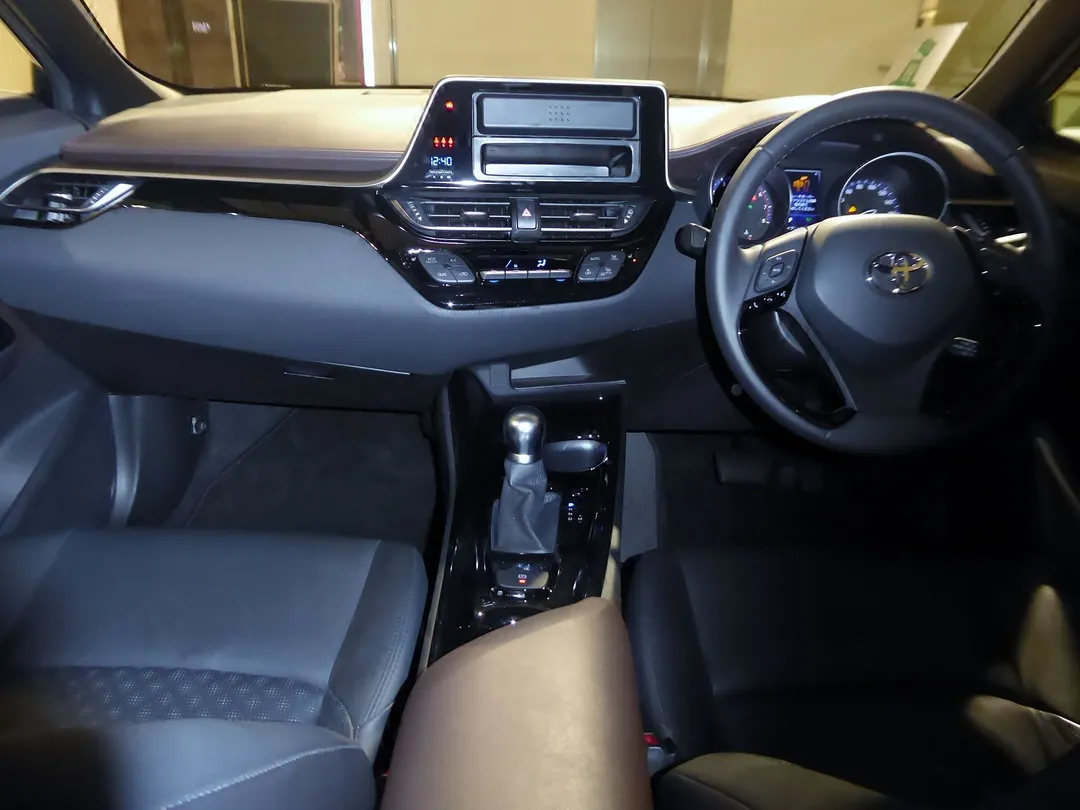Toyota C-HR 2018 — foto 5