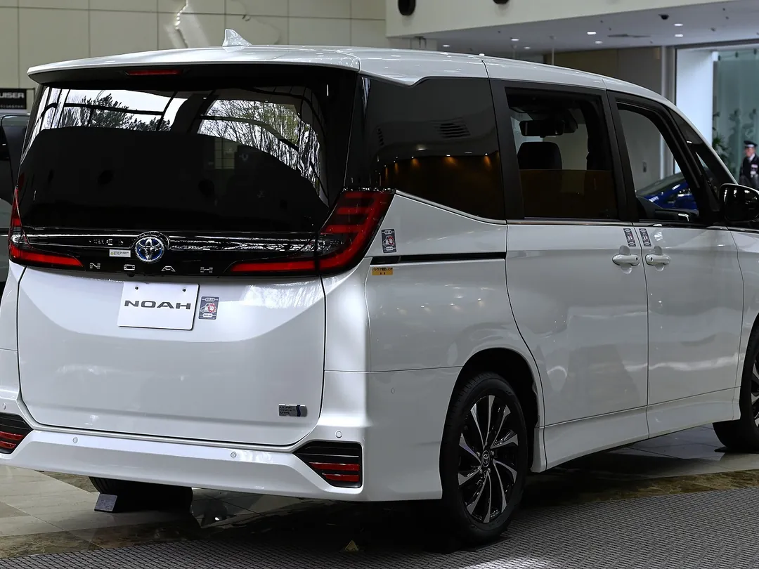 Toyota Noah 2022 — foto 3