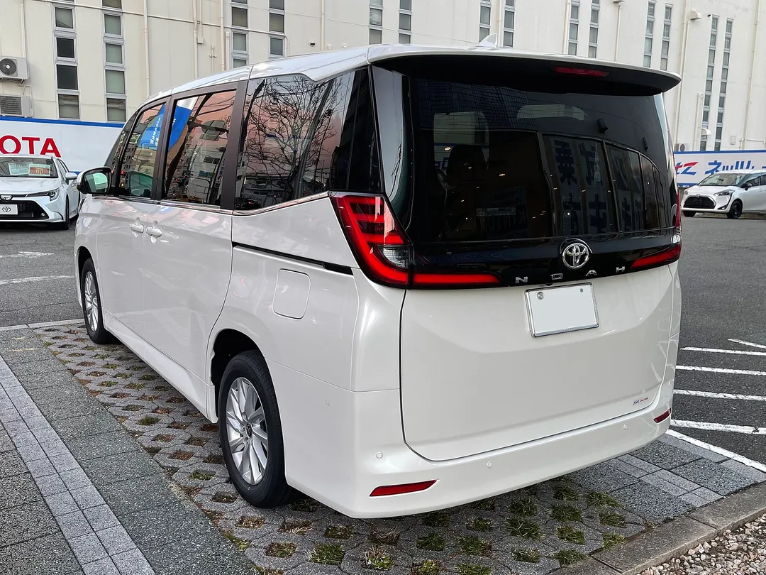 Toyota Noah 2022 — foto 4