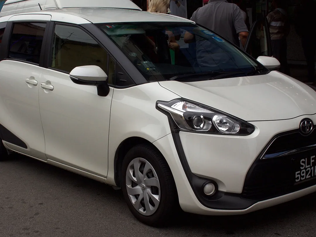 Toyota Sienta 2018 — foto 2