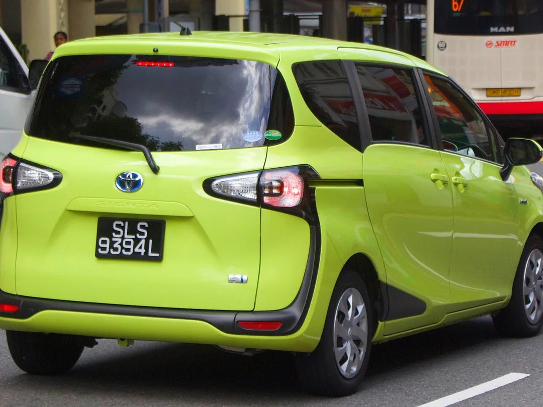 Toyota Sienta 2018 — foto 3