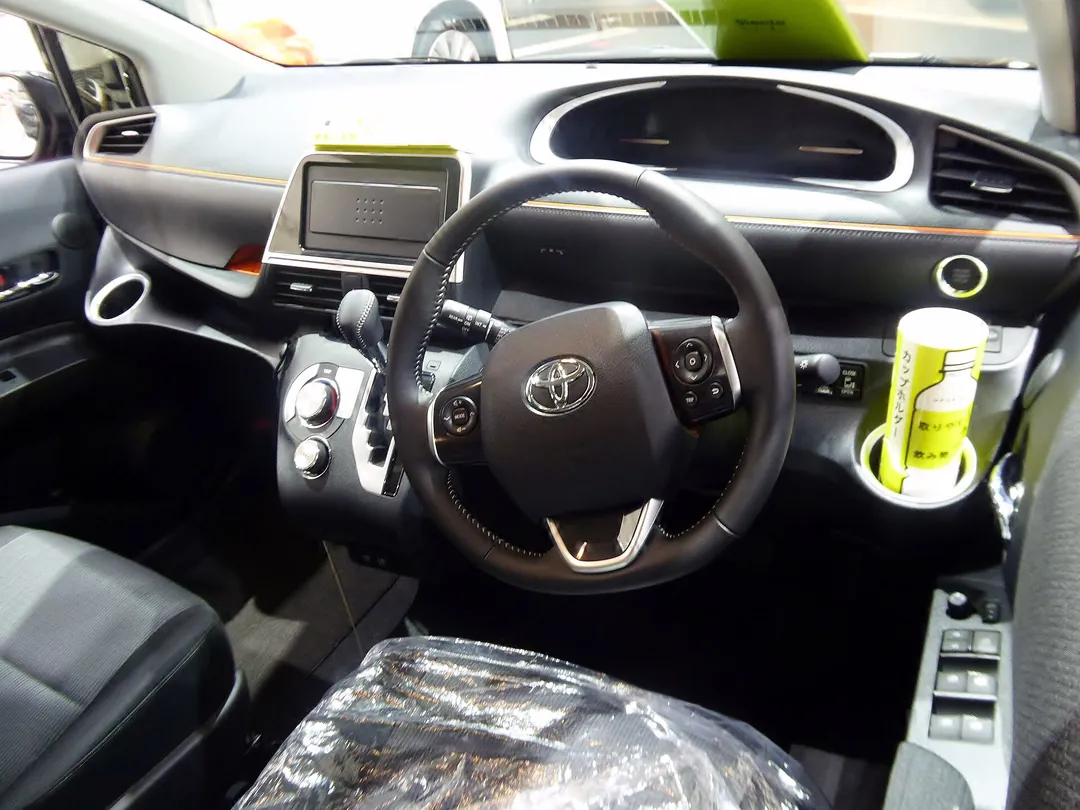 Toyota Sienta 2018 — foto 5