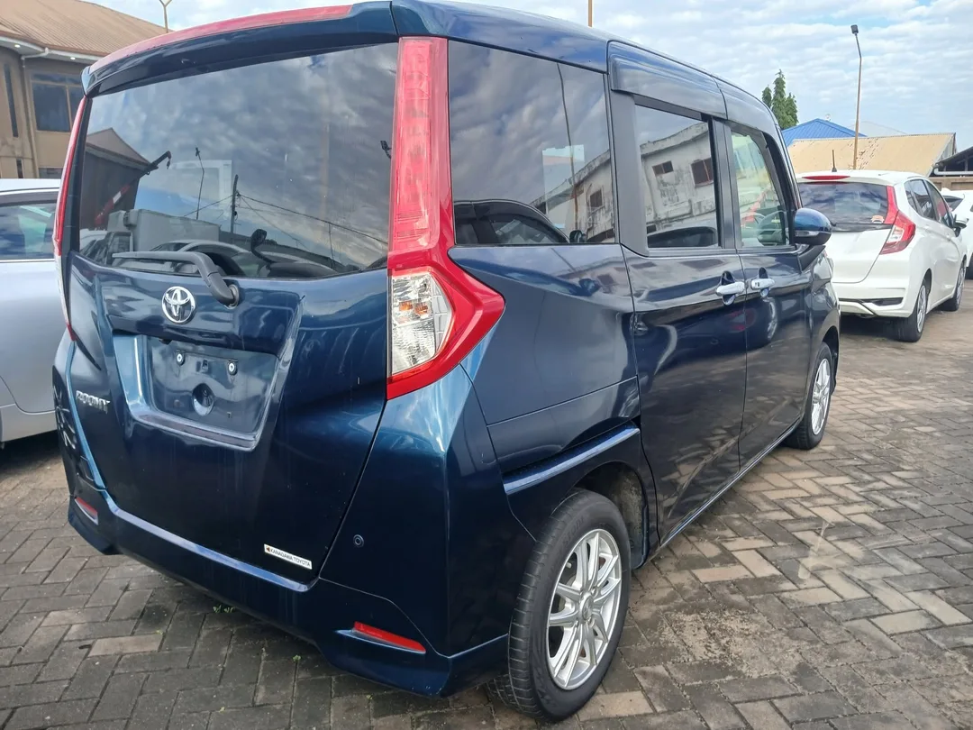 Toyota Roomy 2018 — foto 3