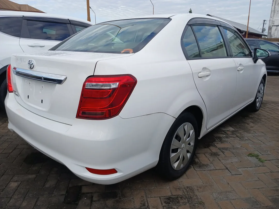 Toyota Corolla Axio 2017 — foto 3