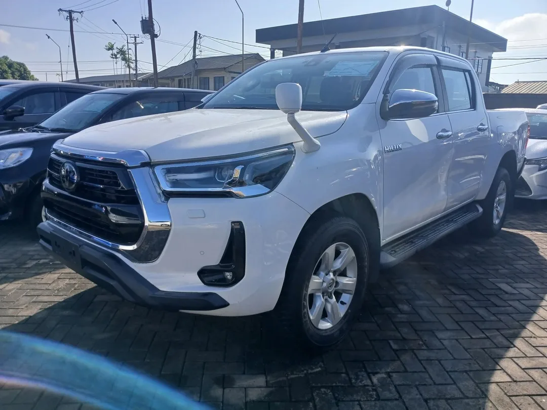 Toyota Hilux 2021 — foto 2