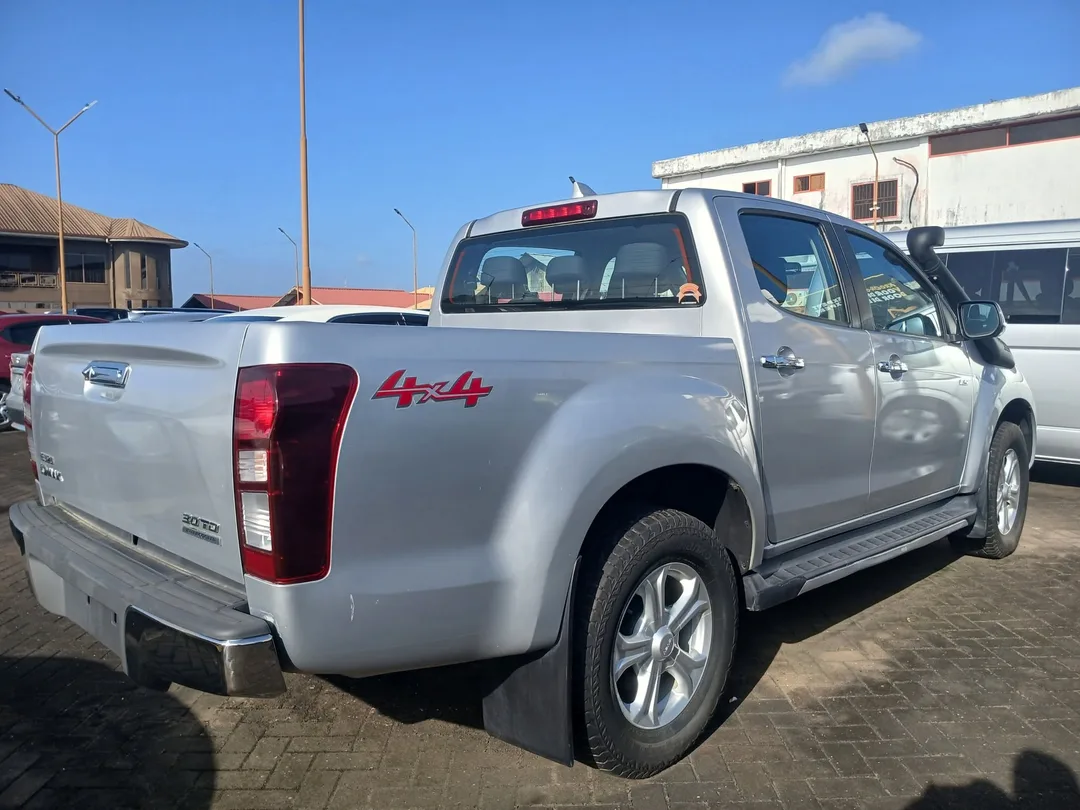 Isuzu D-Max 2020 — foto 2