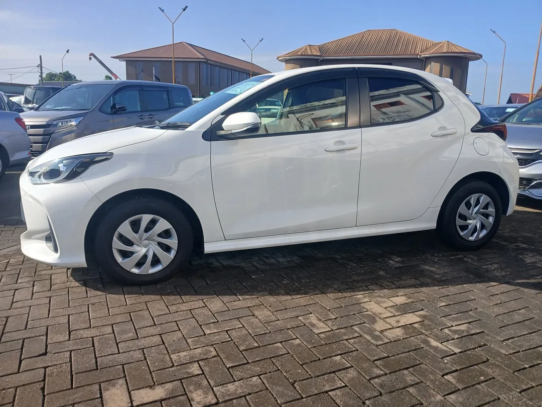Toyota Yaris 2020 — foto 2