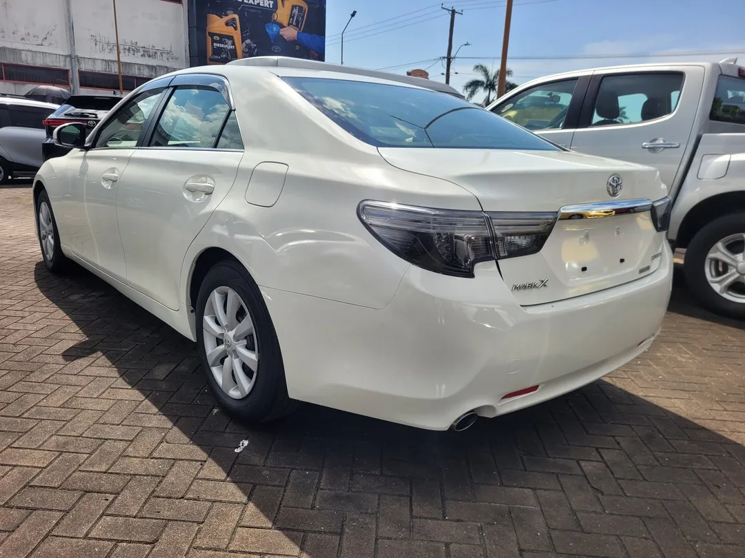 Toyota Mark X 2019 — foto 2