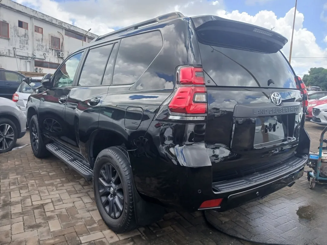 Toyota Land Cruiser Prado 2023 — foto 2