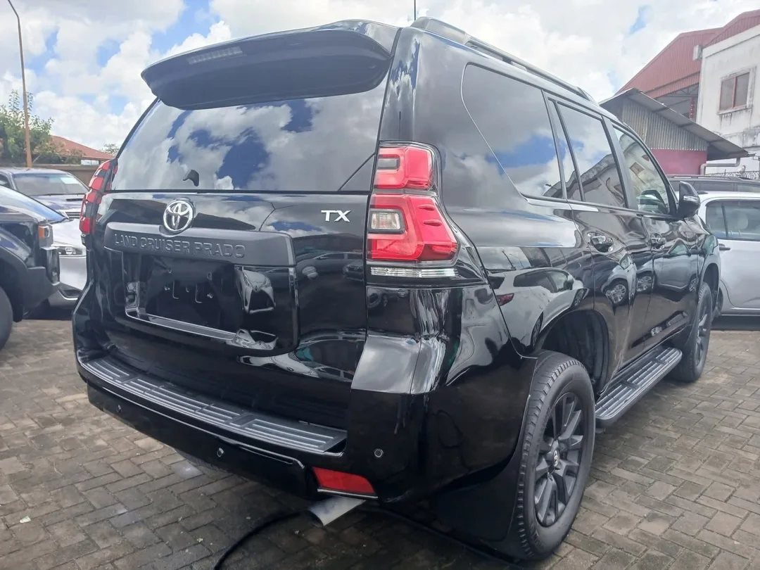 Toyota Land Cruiser Prado 2023 — foto 3