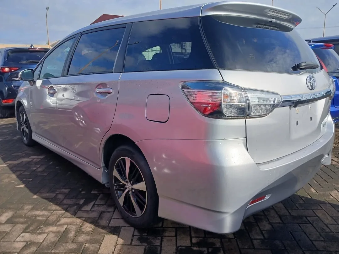 Toyota Wish 2017 — foto 2