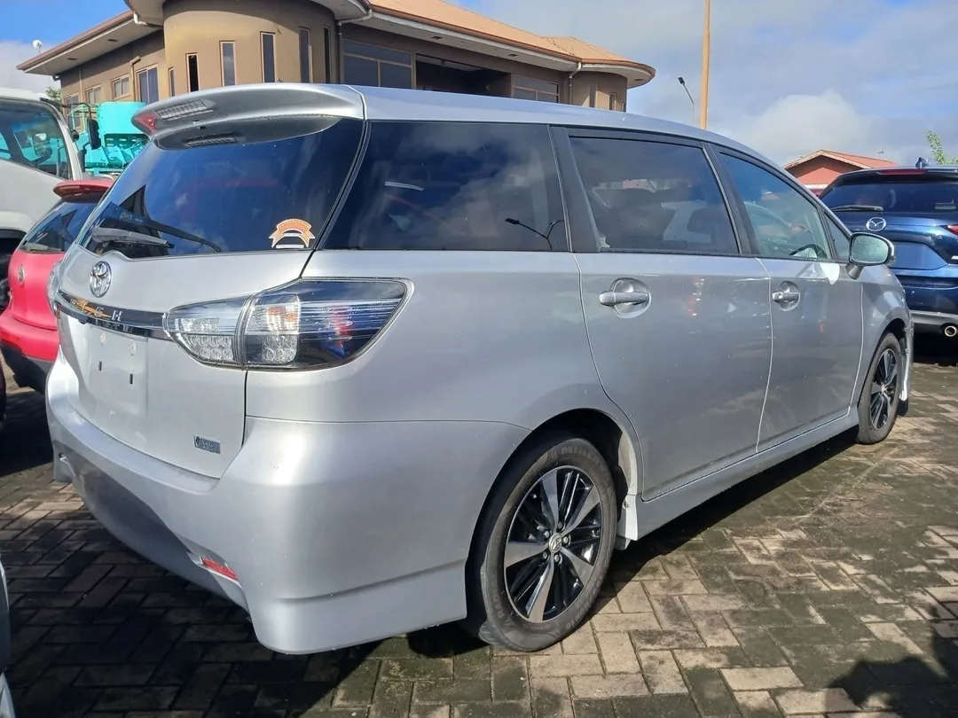 Toyota Wish 2017 — foto 3