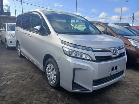 Toyota Voxy 2020